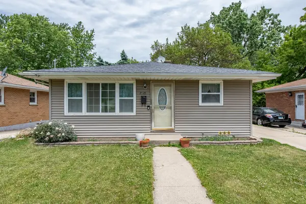2528 Lucia Avenue, Waukegan, IL 60085