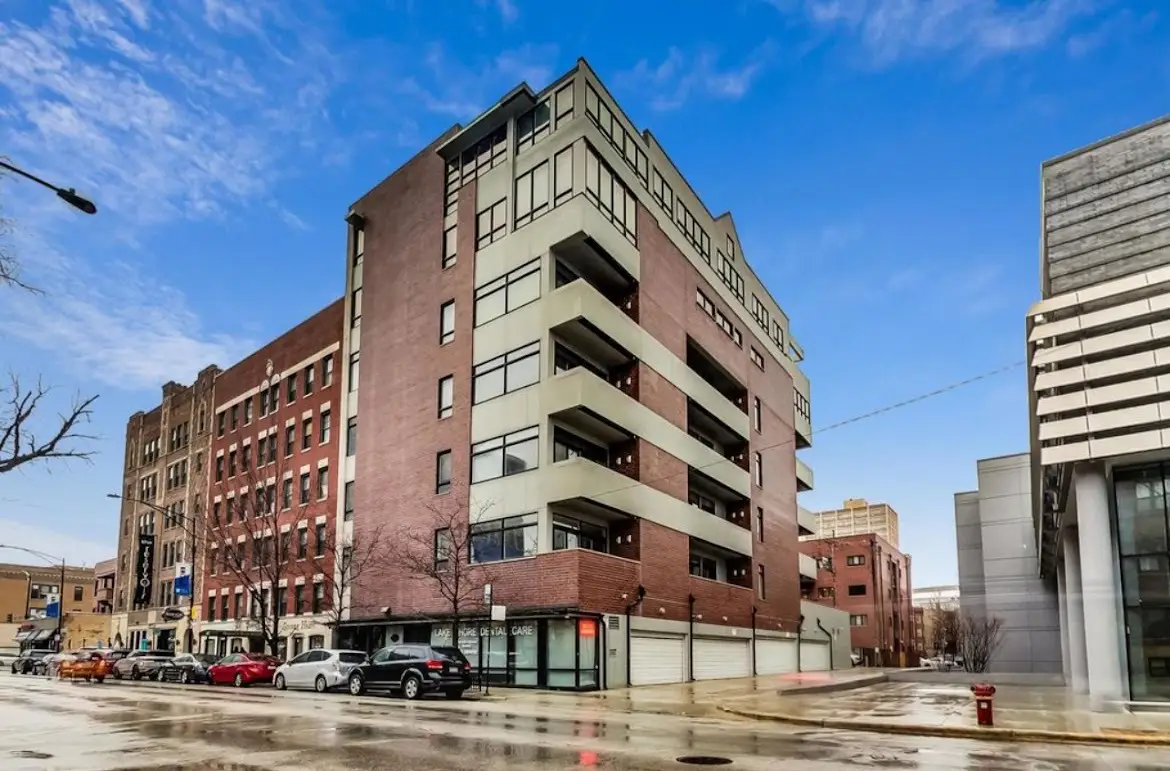 834 W Montrose Avenue #403, Chicago, IL 60613 - #1