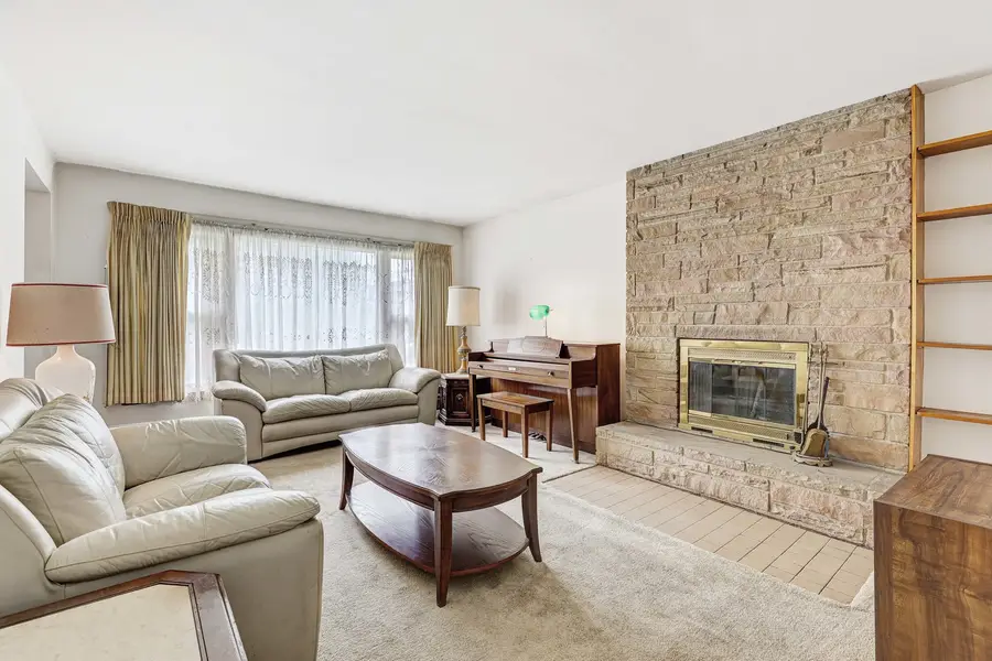 5716 W Gunnison Street, Chicago, IL 60630 - #3