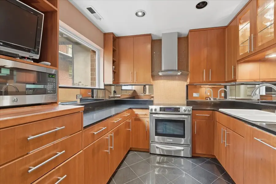 5400 S Hyde Park Boulevard #1c, Chicago, IL 60615 - #3