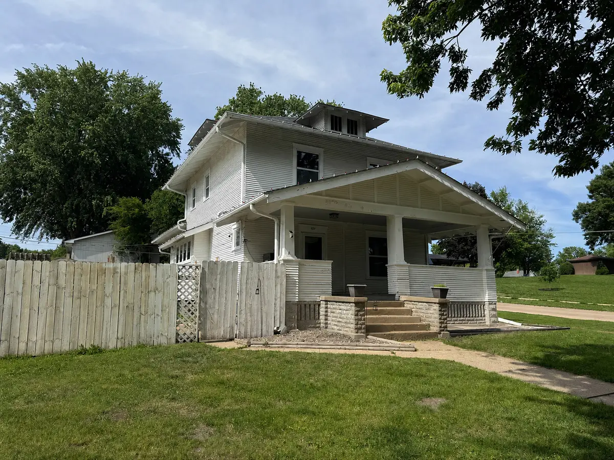829 11th Avenue, Fulton, IL 61252 - #1