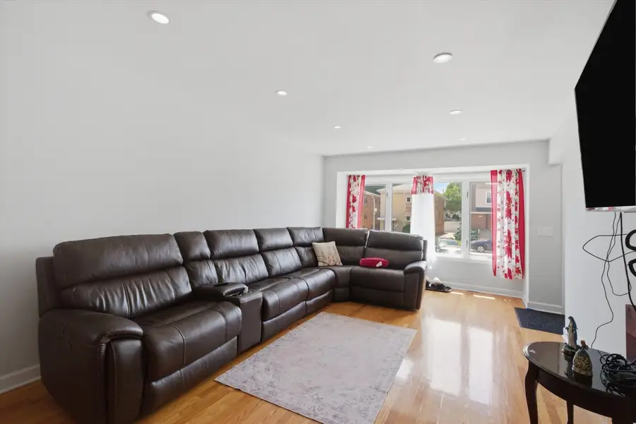 6122 W Leland Avenue, Chicago, IL 60630 - #3