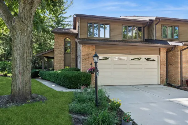 1432 Picadilly Circle, Mount Prospect, IL 60056