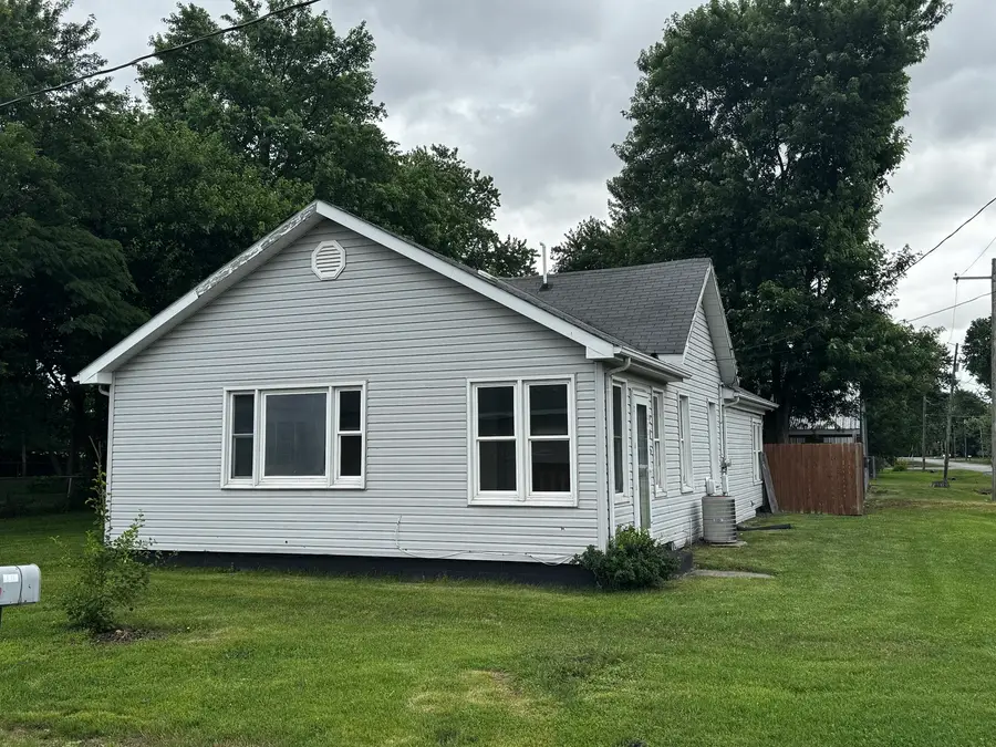 215 E Main Street, Tamaroa, IL 62888 - #2