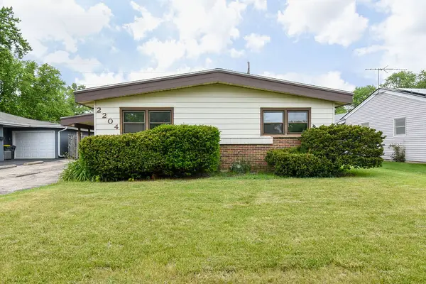 2204 W Central Road, Rolling Meadows, IL 60008