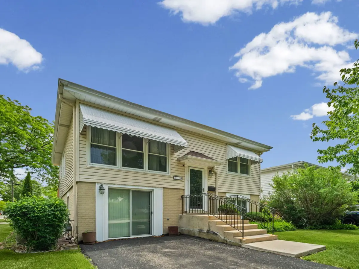 311 W Cypress Street, Arlington Heights, IL 60005 - #1