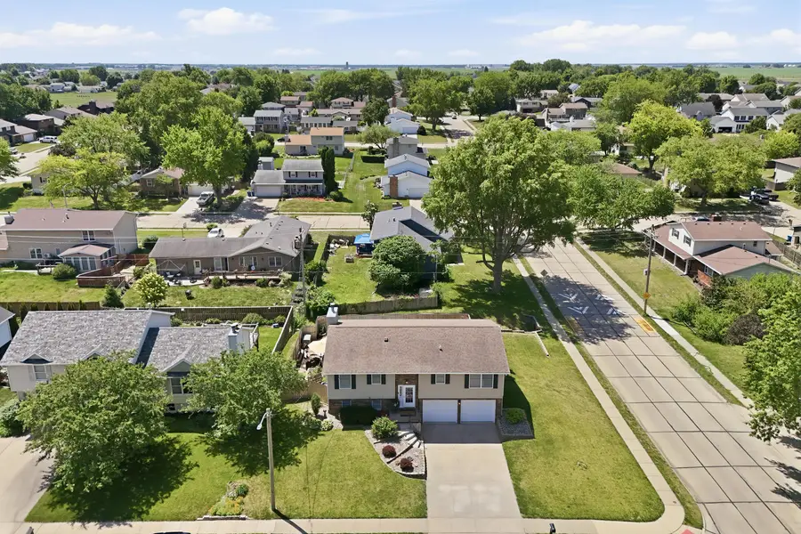 625 W Valley Drive, Eldridge, IA 52748 - #3