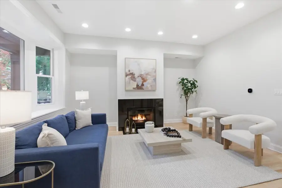 1327 W Barry Street, Chicago, IL 60657 - #3