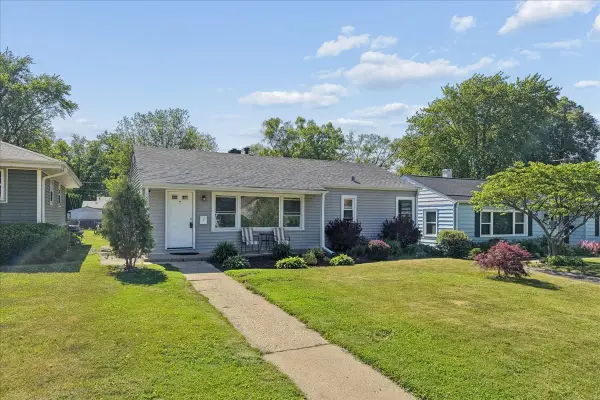 52 S Midland Avenue, Mundelein, IL 60060