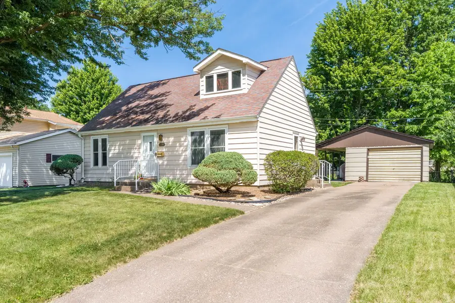 2368 Queens Court, Bettendorf, IA 52722 - #2