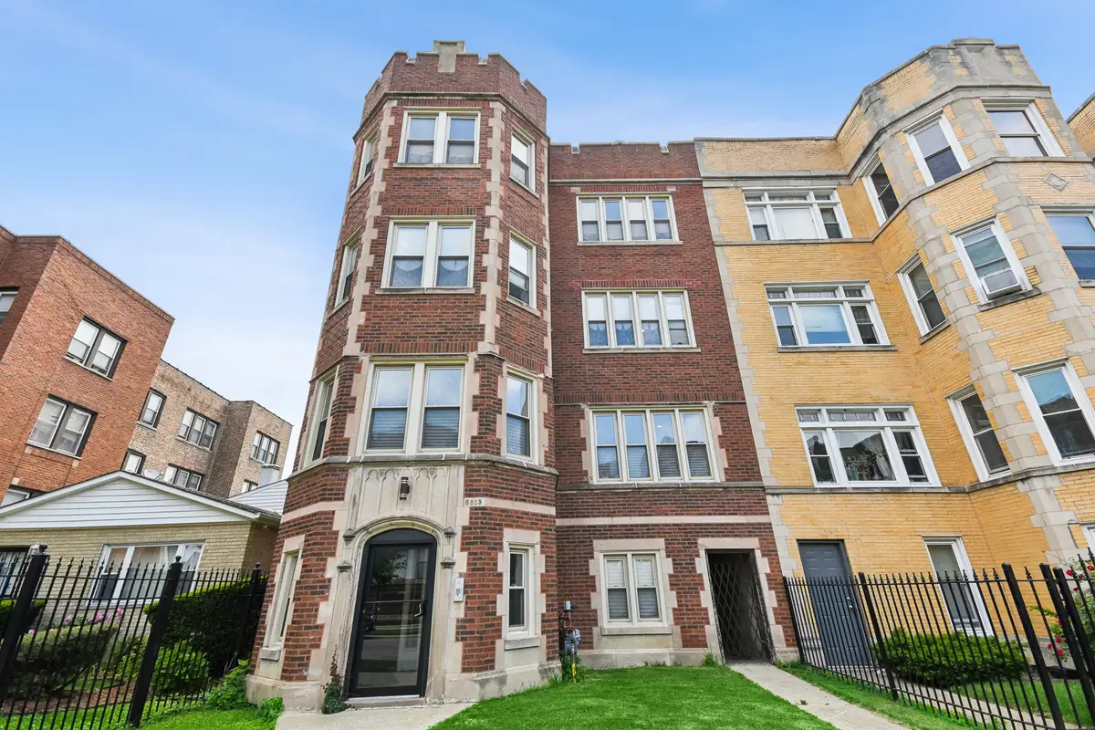 6835 S Clyde Avenue, Chicago, IL 60649 - #1