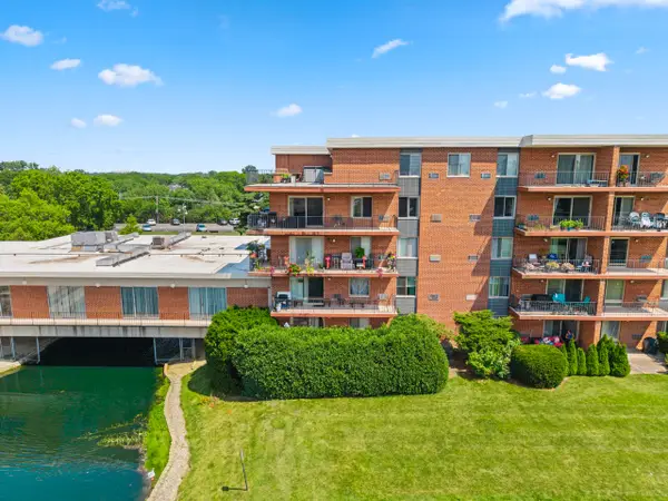 16 E Old Willow Road #424S, Prospect Heights, IL 60070