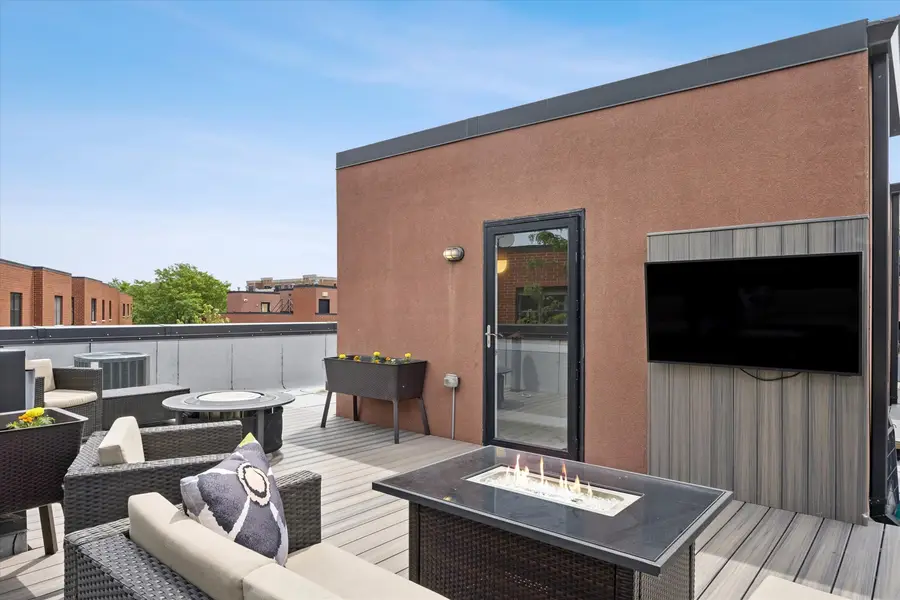 2318 W Wolfram Street, Chicago, IL 60618 - #3