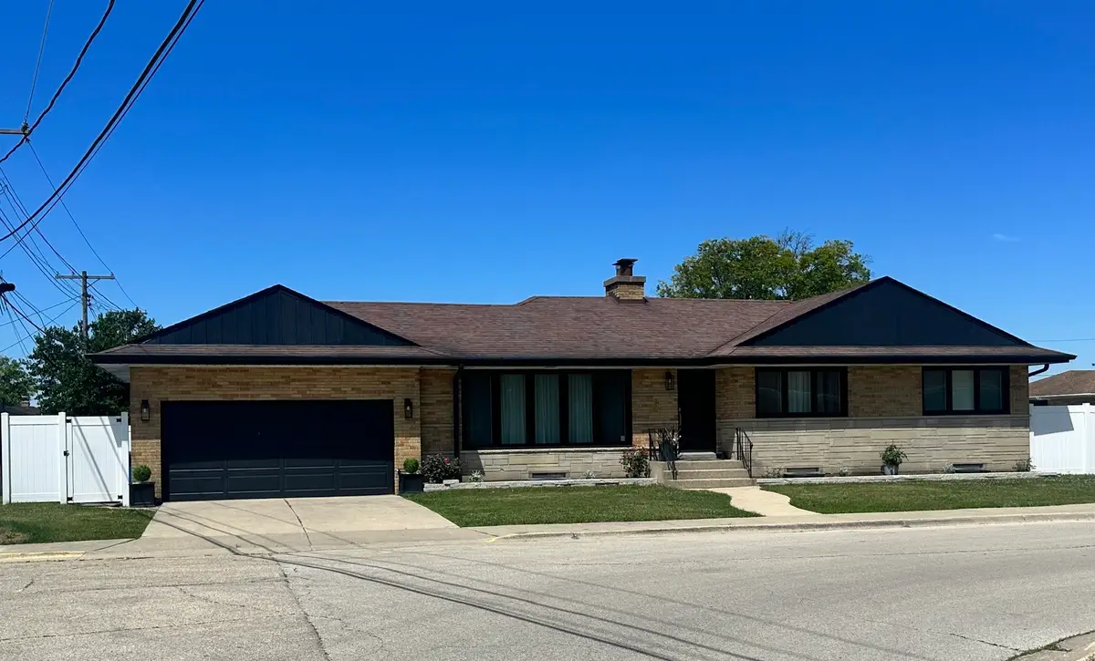8425 W Sunnyside Avenue, Chicago, IL 60656 - #1