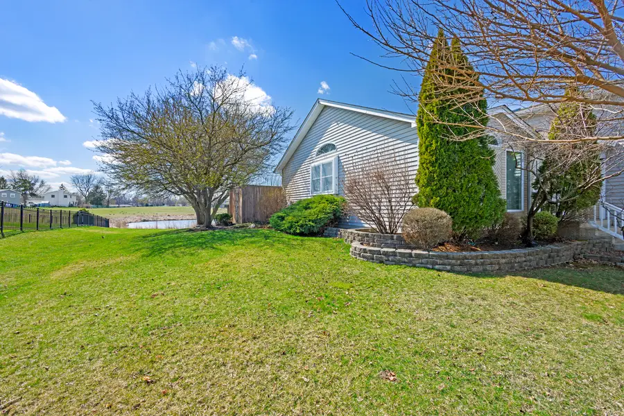649 Hiawatha Drive, Carol Stream, IL 60188 - #2