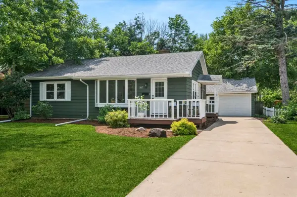 317 S 12th Street, St. Charles, IL 60174
