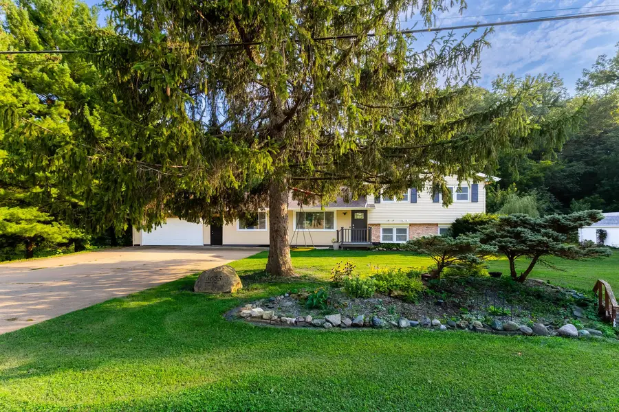 6655 Crow Creek Road, Bettendorf, IA 52722 - #3