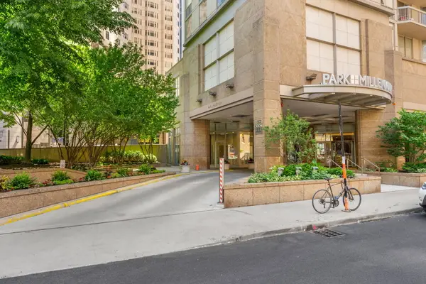 222 N Columbus Drive #2207, Chicago, IL 60601