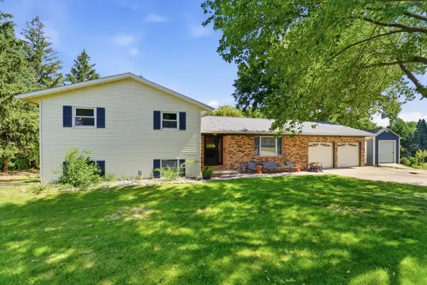 8 Elmwood Drive, Blue Grass, IA 52726