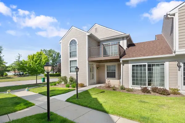 401 Le Parc Circle, Buffalo Grove, IL 60089