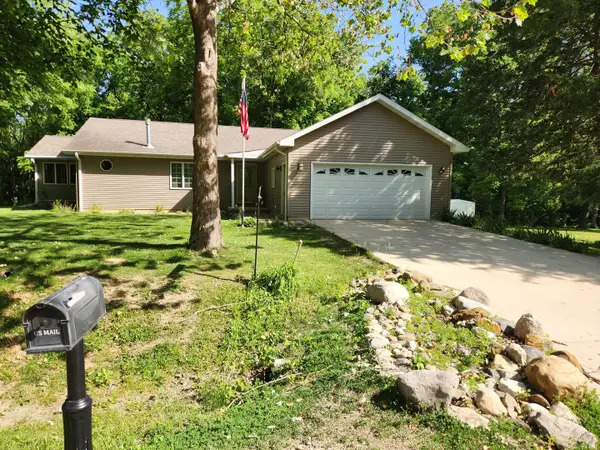 1 W Elmwood Drive, Putnam, IL 61560