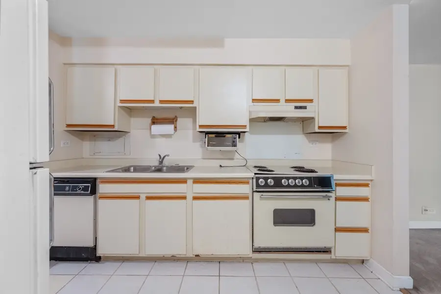 1605 E Central Road #106A, Arlington Heights, IL 60005 - #2