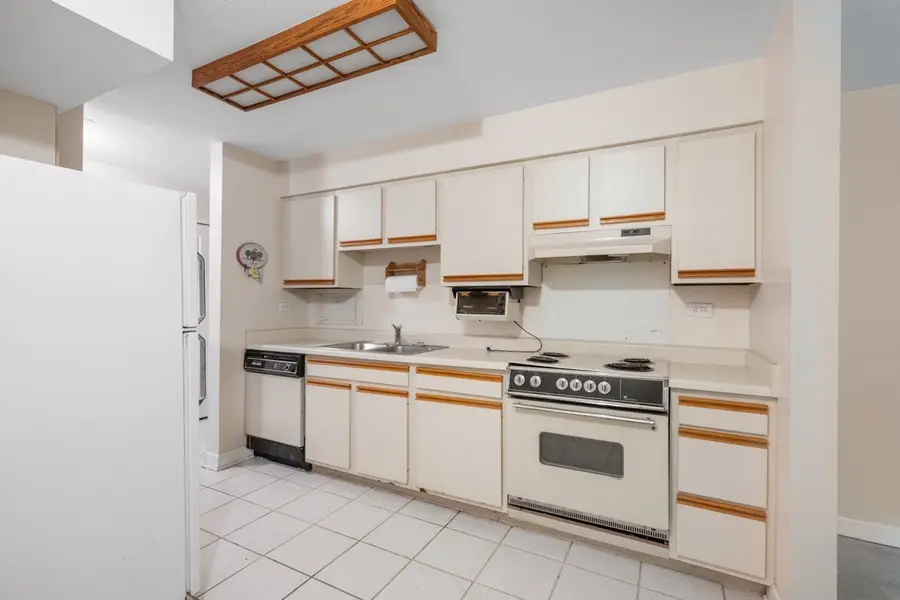 1605 E Central Road #106A, Arlington Heights, IL 60005 - #3