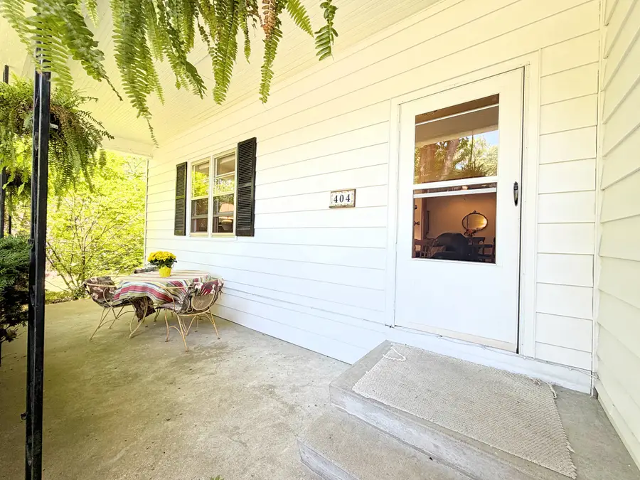 404 N Springer Street, Carbondale, IL 62901 - #2