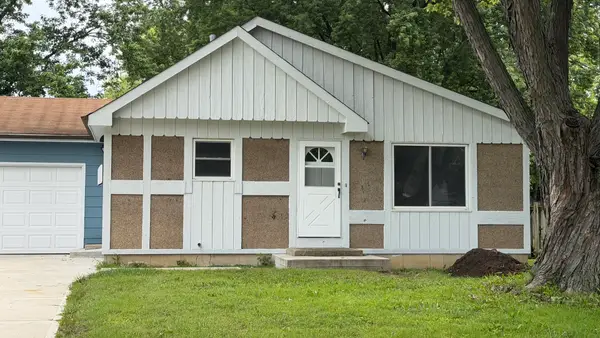 1900 Longmeadow Drive, Lindenhurst, IL 60046
