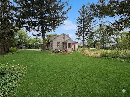 1561 N Gary Avenue, Wheaton, IL 60187