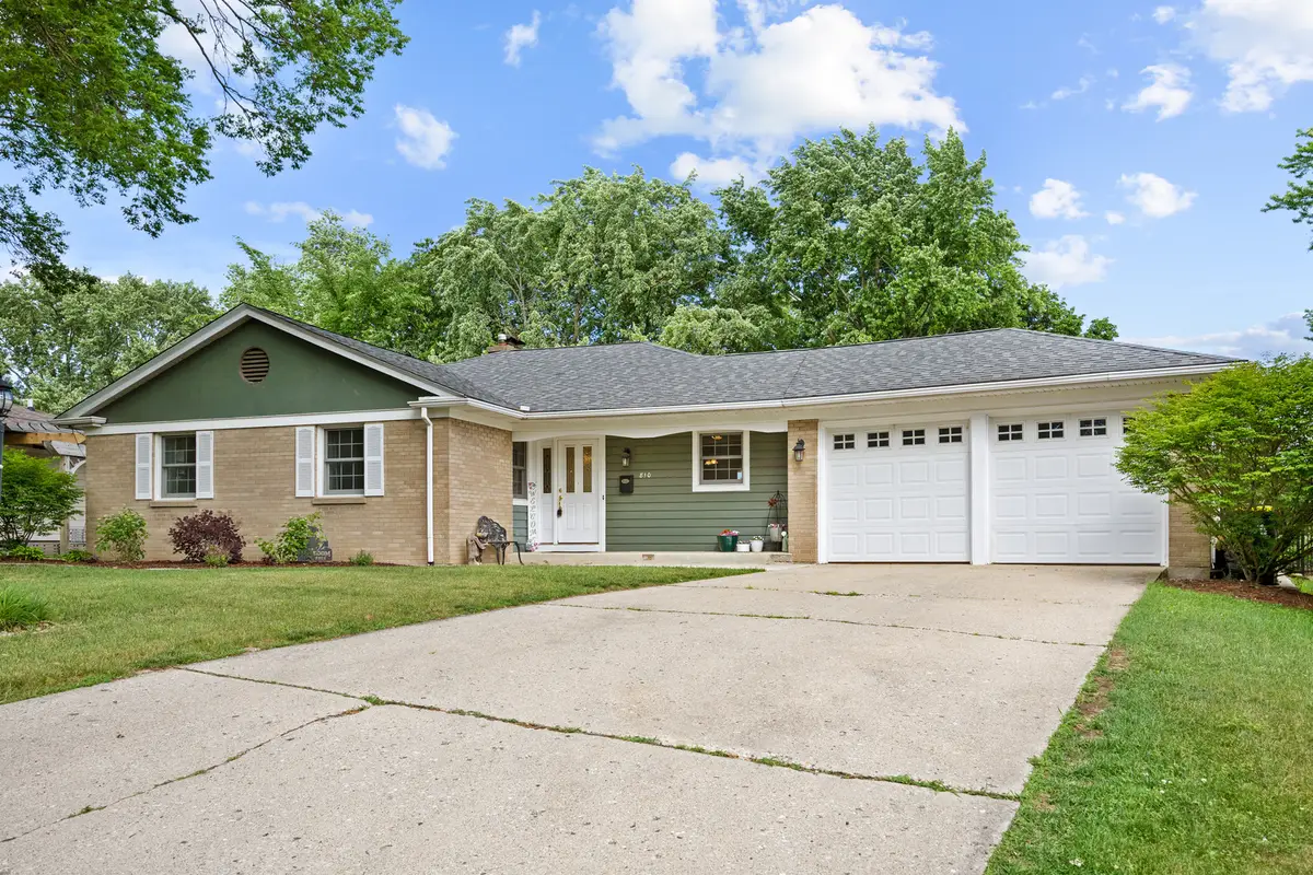 810 N Allen Avenue, McHenry, IL 60050 - #1