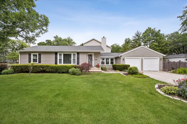 803 E Harrison Avenue, Wheaton, IL 60187