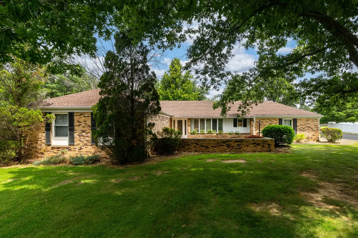 105 Woodlake Lane, Eldorado, IL 62930 - #1