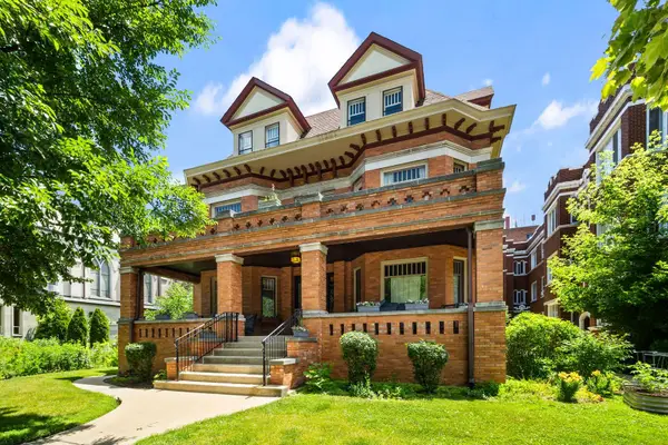 711 Washington Boulevard #2E, Oak Park, IL 60302
