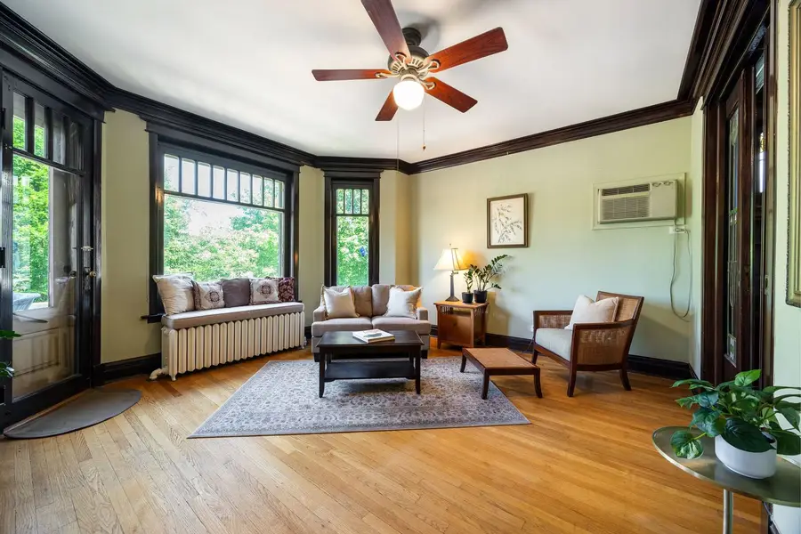 711 Washington Boulevard #2E, Oak Park, IL 60302 - #3