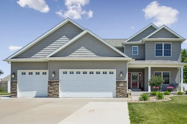 851 Stonebridge Circle, Eldridge, IA 52748
