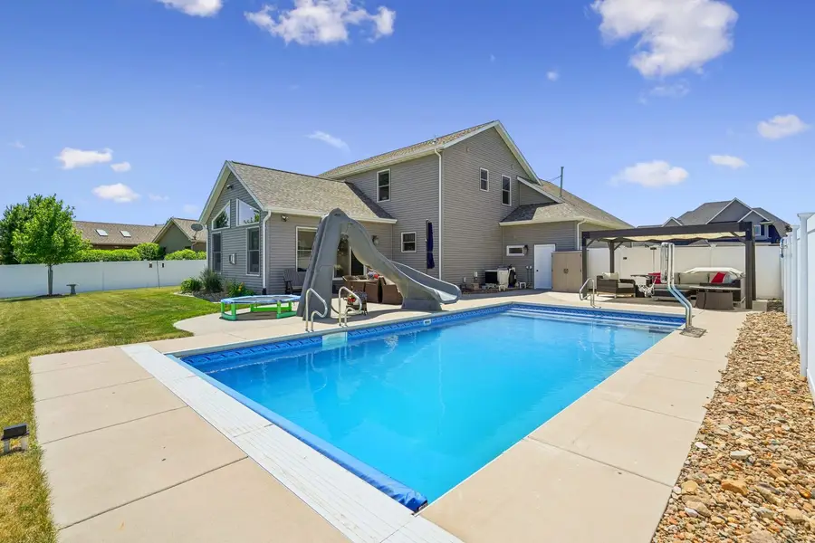 851 Stonebridge Circle, Eldridge, IA 52748 - #2