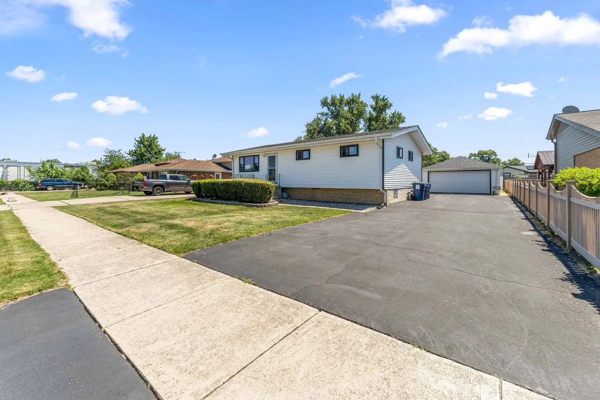 7717 W 81st Street, Bridgeview, IL 60455 - #1