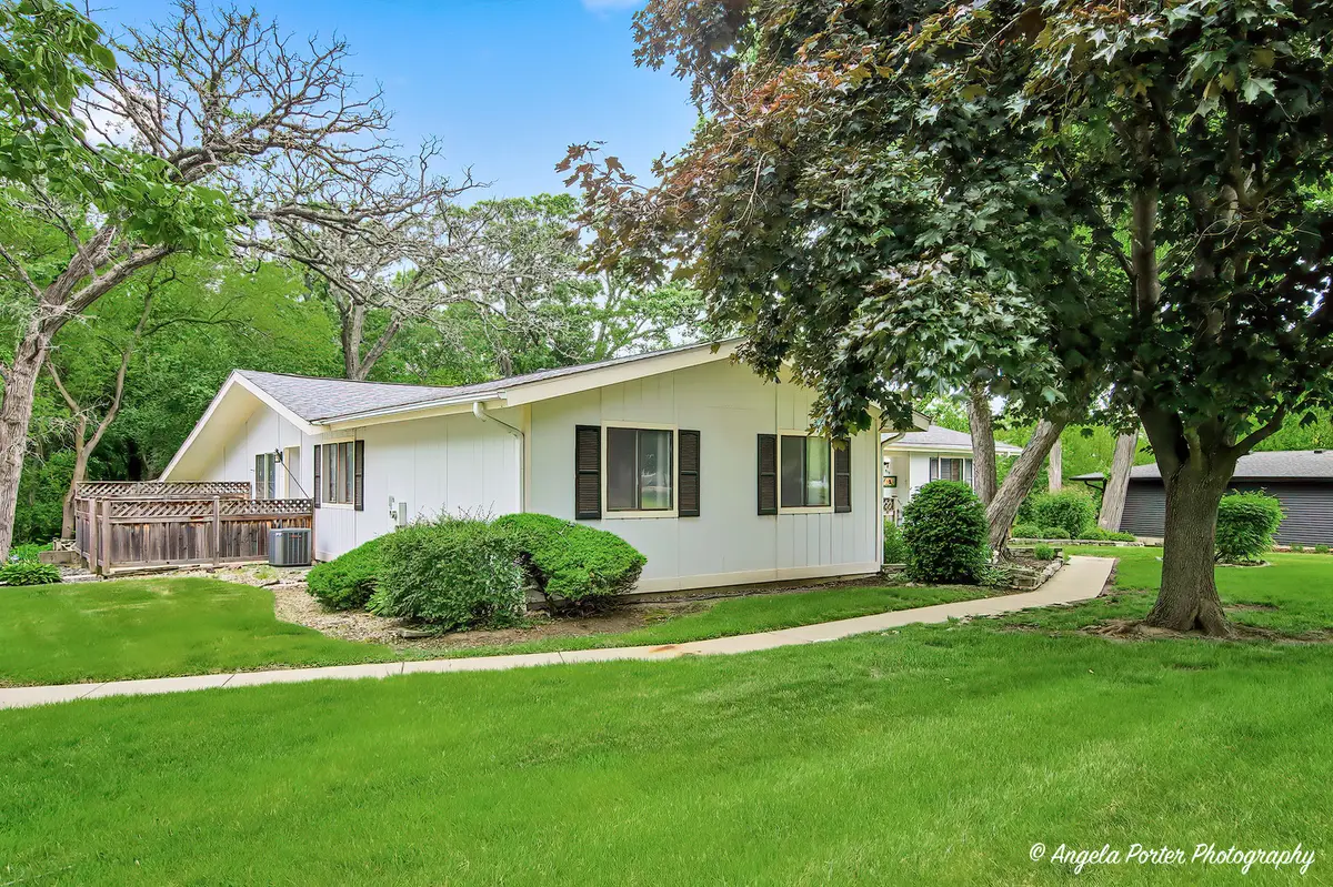 915 Royal Drive #4, McHenry, IL 60050 - #1