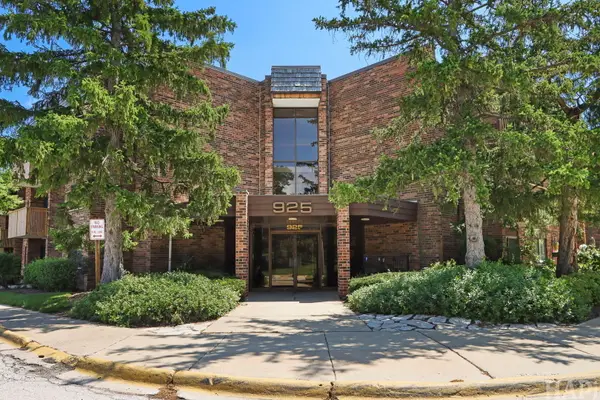 925 Springhill Drive #202, Northbrook, IL 60062