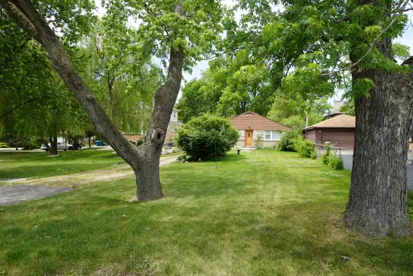 208 N Graylynn Drive, Mount Prospect, IL 60056