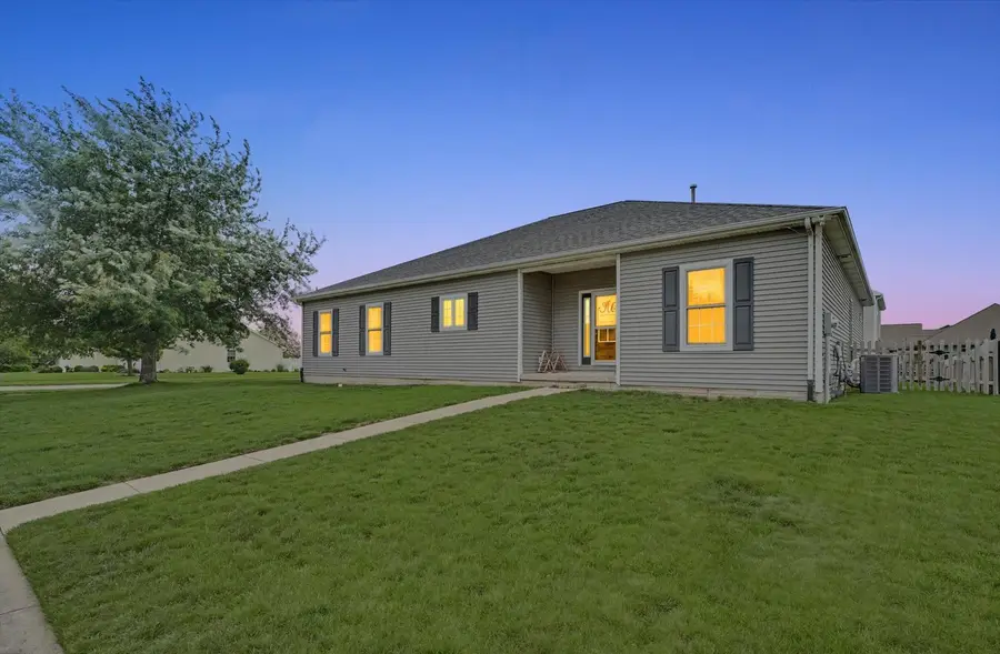 2002 E Grand Avenue, Saint Joseph, IL 61873 - #2