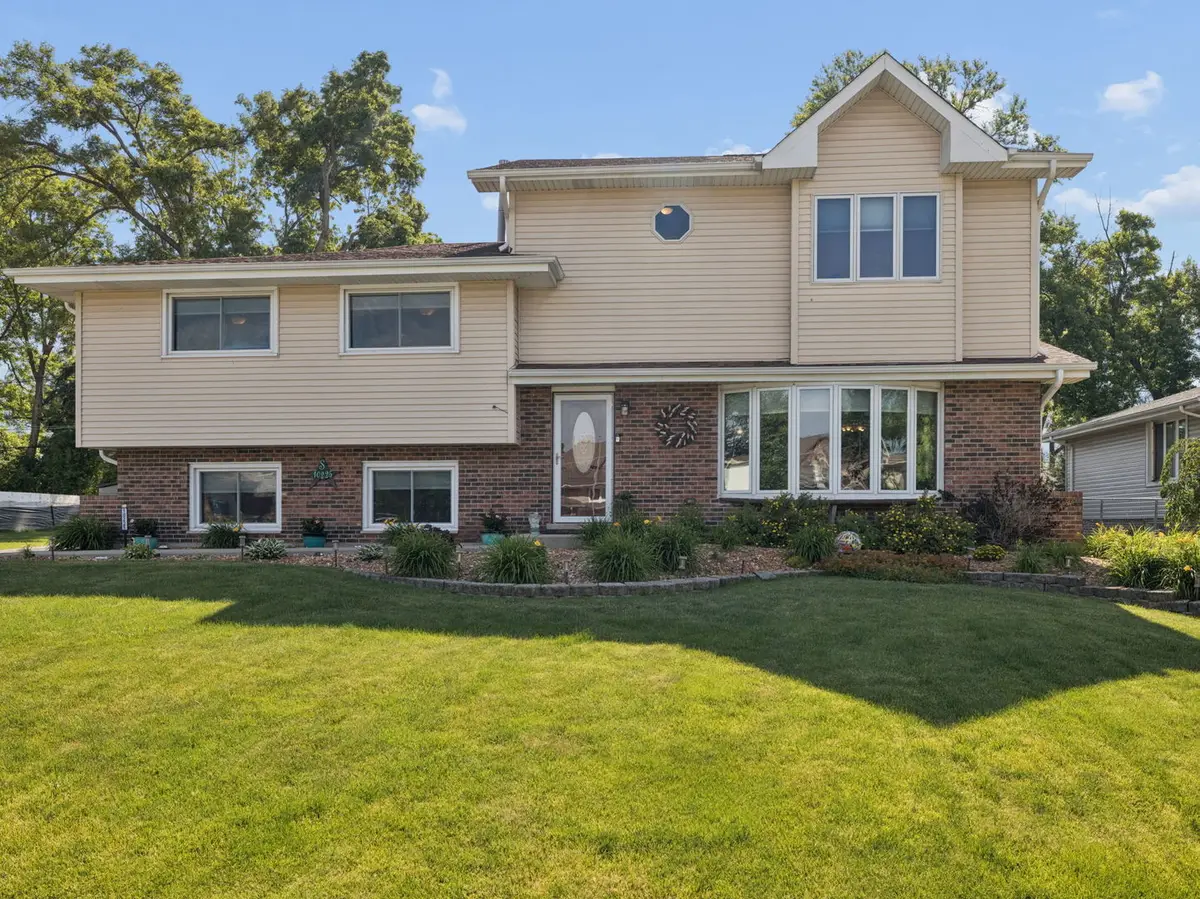 10225 S 86th Court, Palos Hills, IL 60465 - #1