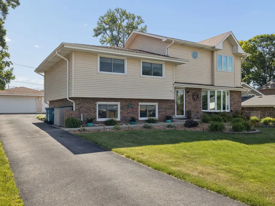10225 S 86th Court, Palos Hills, IL 60465 - #2