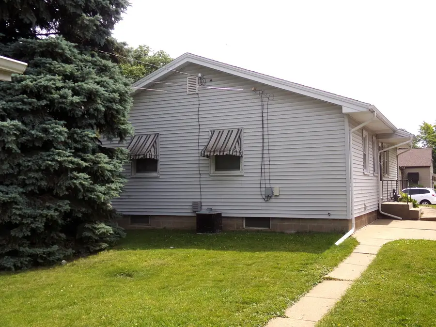 2224 15 1/2 Street, Rock Island, IL 61201 - #2