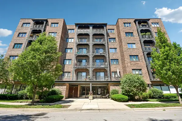 414 Clinton Place #502, River Forest, IL 60305