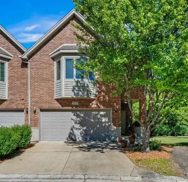 1515 Stonegate Manor, Mount Prospect, IL 60056