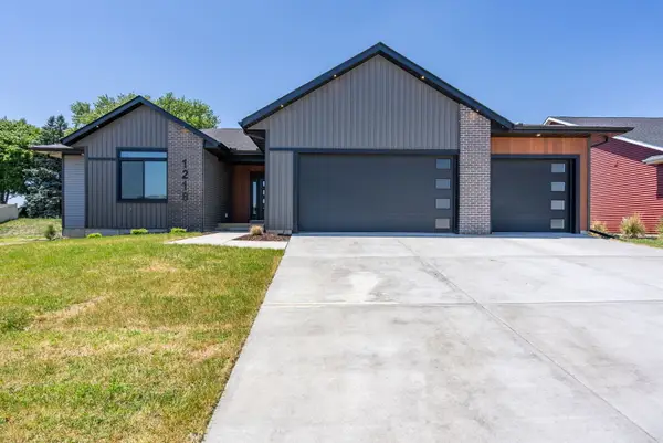 1218 S. 2nd Street, Eldridge, IA 52748
