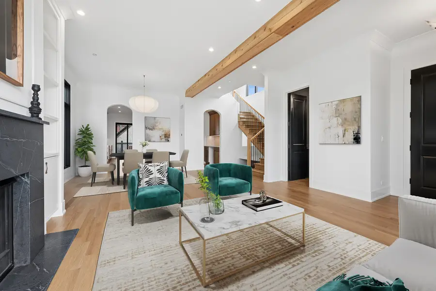 2214 W Oakdale Avenue, Chicago, IL 60618 - #3