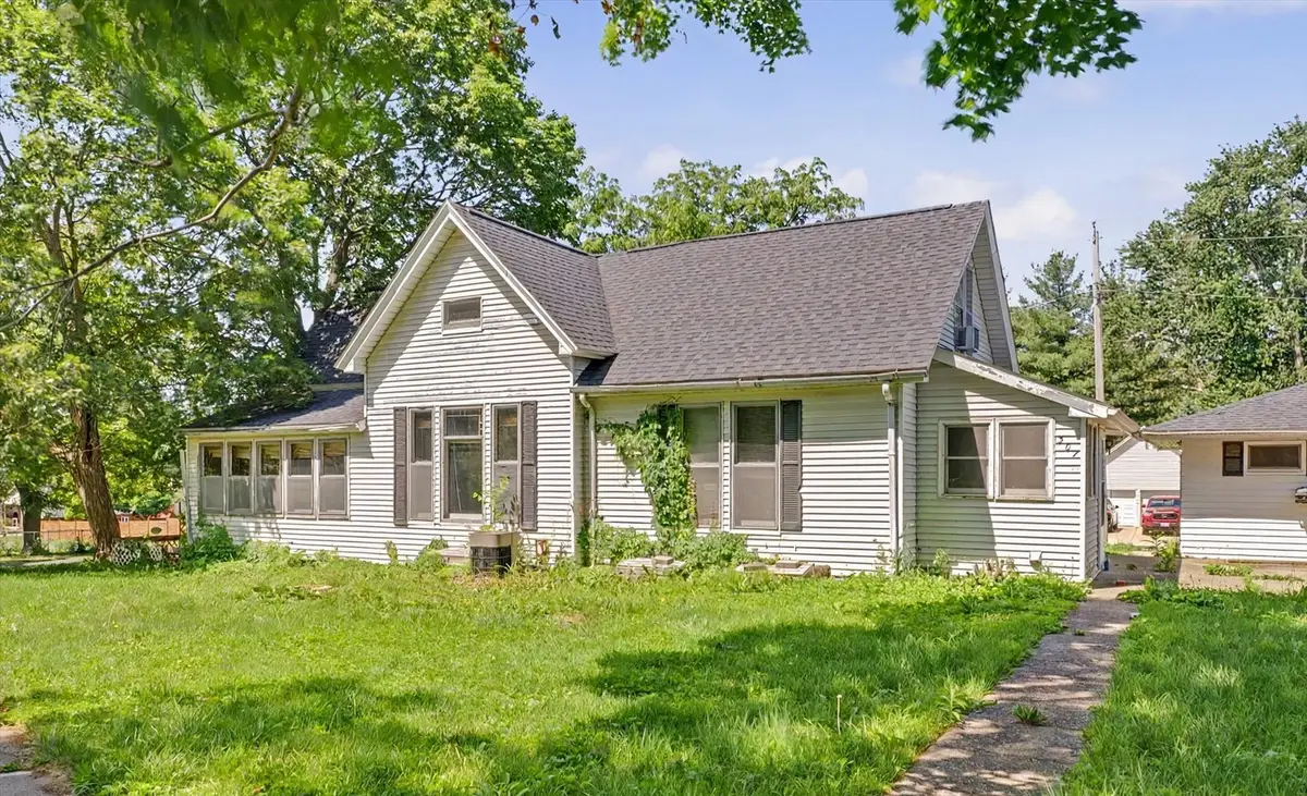 307 S Lincoln Street, Mahomet, IL 61853 - #1